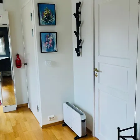 Centrally Located In Apartment